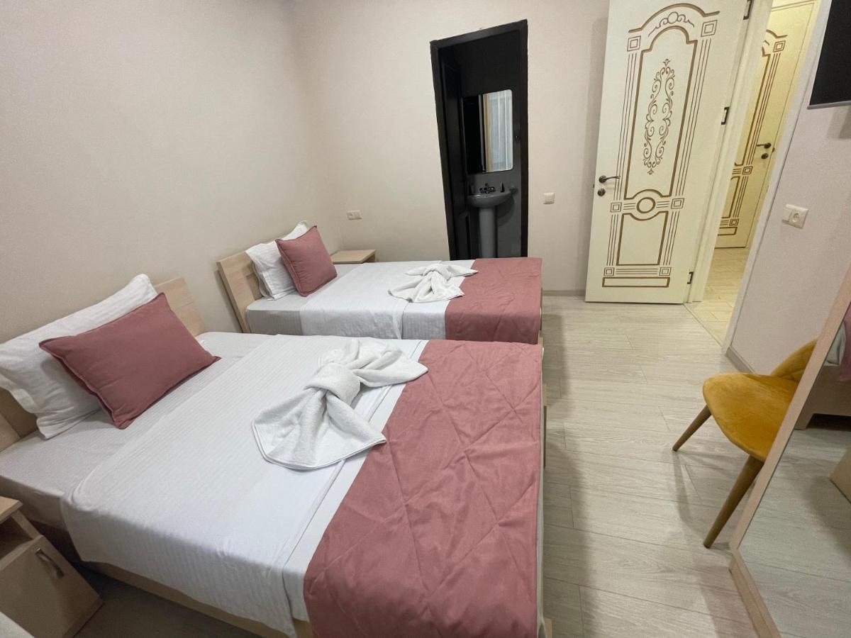 Kamar Hotel Ijevan Exterior foto